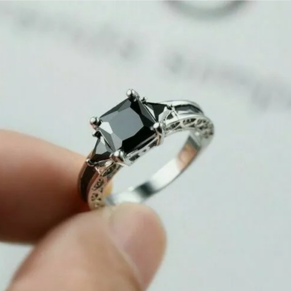 New Women 925 Silver Rings Jewelry Black Sapphire Elegant Wedding Ring - Picture 2 of 4